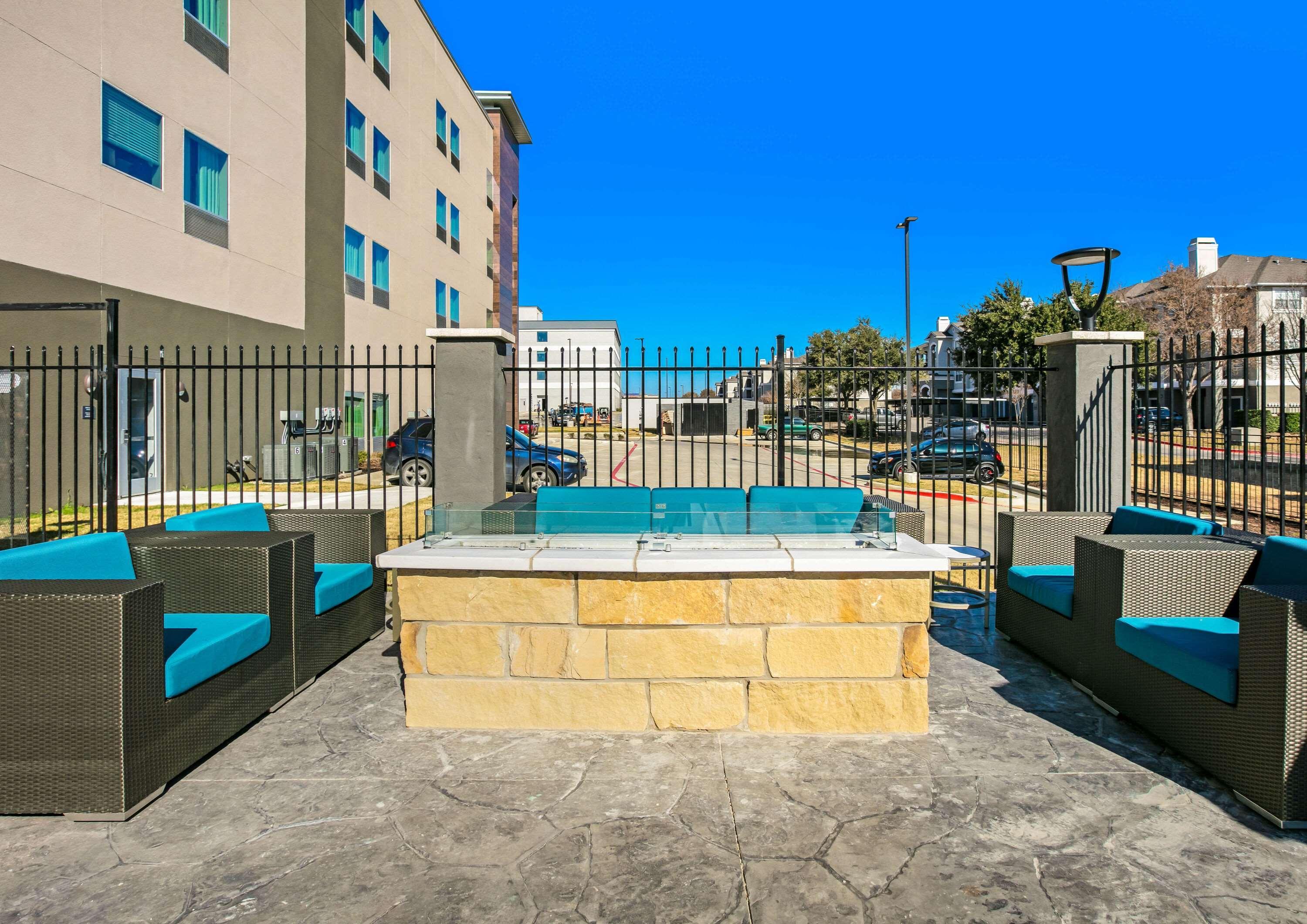 La Quinta Inn & Suites Dfw West-Glade-Parks Euless Esterno foto
