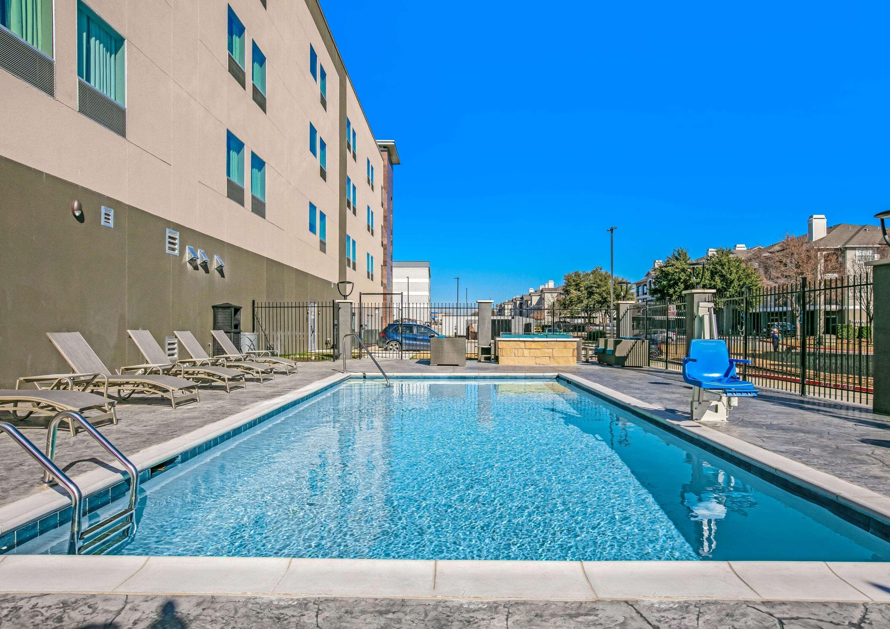 La Quinta Inn & Suites Dfw West-Glade-Parks Euless Esterno foto