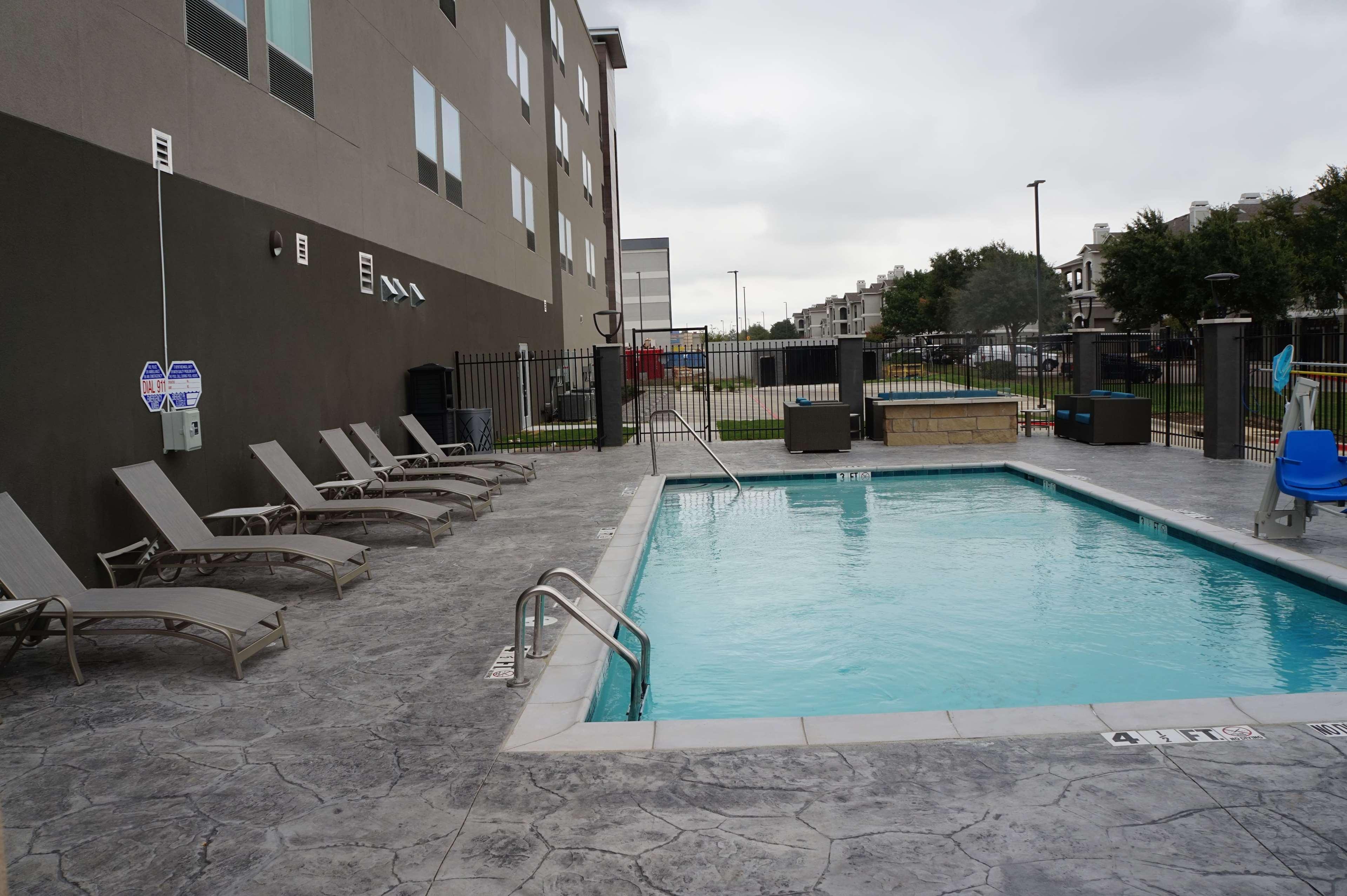 La Quinta Inn & Suites Dfw West-Glade-Parks Euless Esterno foto