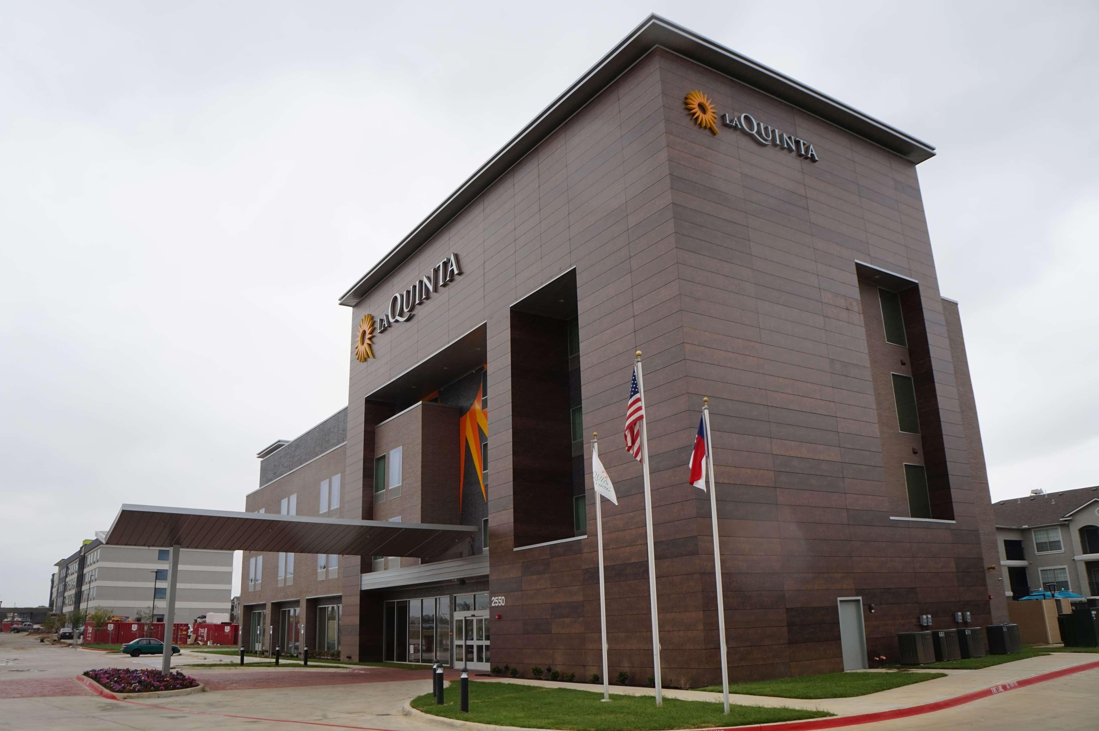 La Quinta Inn & Suites Dfw West-Glade-Parks Euless Esterno foto